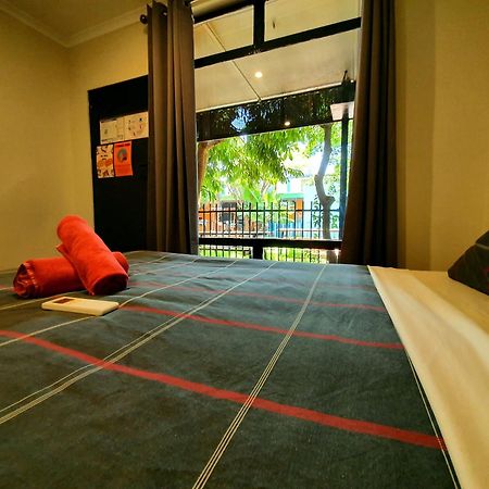 Jump Inn Alice Budget Accommodation Alice Springs Exterior photo